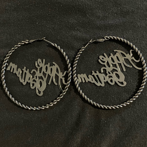 Apple Bottoms Twisted Silver Hoops - Picture 2 of 4